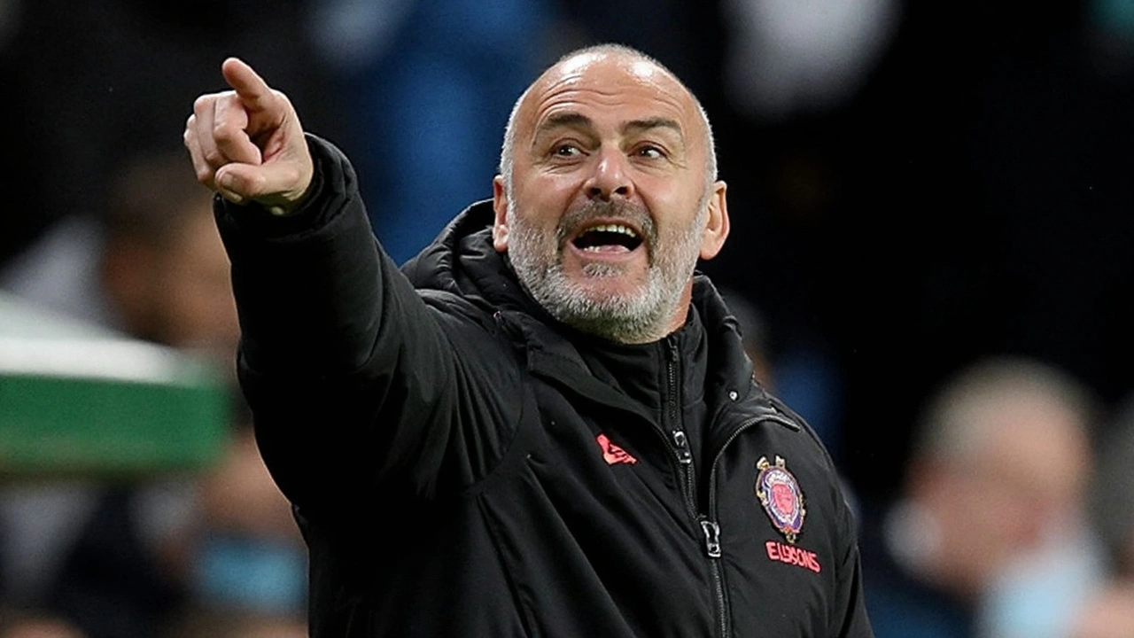 Chelsea Boss Maresca Eyes Experienced Signings to Close Liverpool Gap